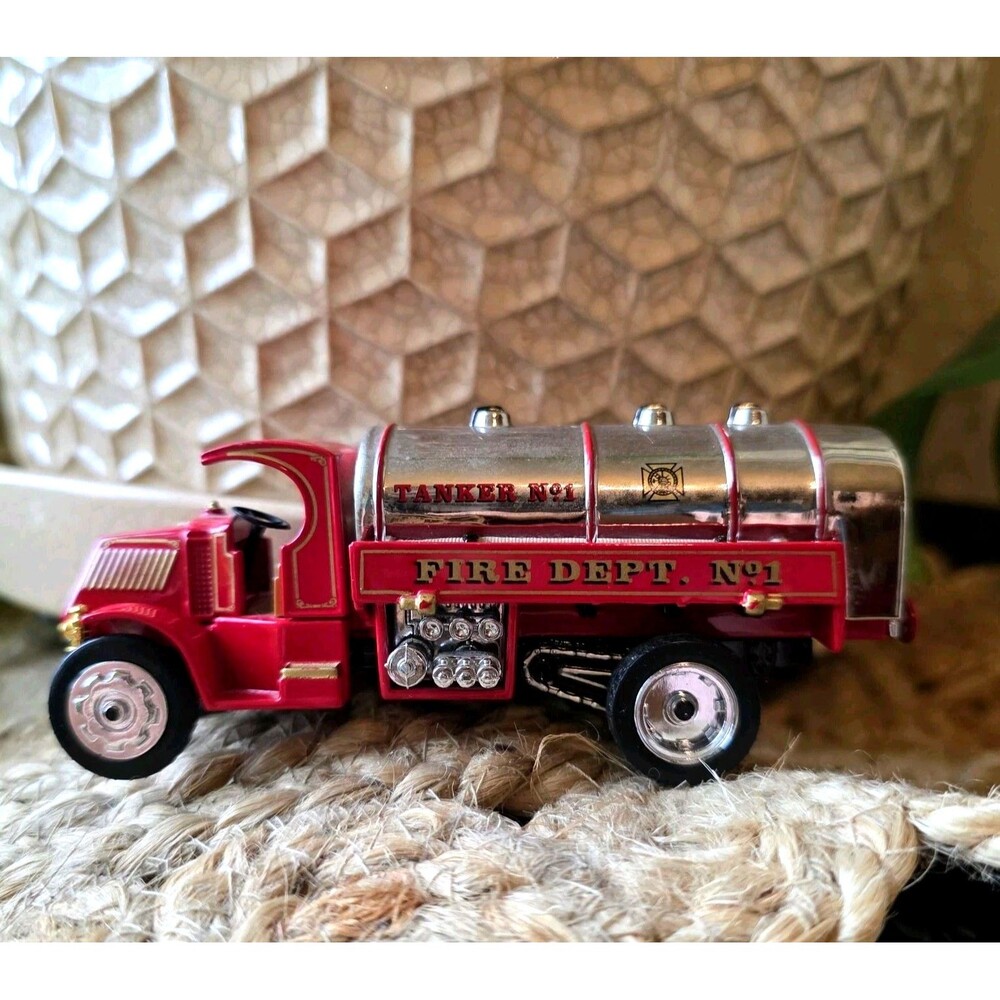 Matchbox YFE11  Diecast 1923 Mack Fire Engine Truck 1/43 No COA Open Box